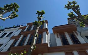 Center Hill Suites